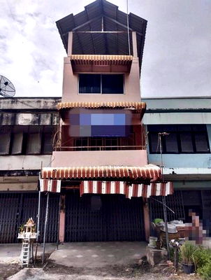 Shophouses for sale Rama 4 Road : FOR SALE  COMMERCIAL BUILDING PROPERTY  1300000 BAHT.