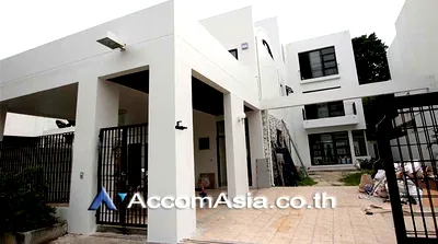 เช่าบ้านเดี่ยว BTS ทองหล่อ : 🔼🔽 AccomA 📩  4 BR House @The Noble Ekkamai 22  (50133)