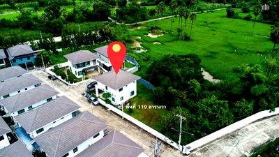 Houses for sale Sam Khok Pathumthani :  Corner Single House on the Largest Plot in the Project  Mooban Patreeda Avenue 2 (Patreeda Avenue 2), Sam Khok, Pathum Thani  Land size: 118.9 sq.wah