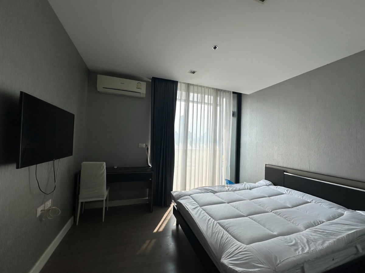 picture ðĨHot DealðĨ For Rent ð A Space ID Asoke - Ratchada (Line ID: @arent) Negotiable! â
We also manage many other projects great deals on every rental! - 5/7