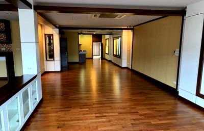 เช่าอาคารพาณิชย์ ถนนสาทรใต้ : อาคารพาณิย์ 3คูหาให้เช่า ถนนจันทน์วัดไผ่เงิน พร้อมเครื่องปรับอากาศ เหมาะแก่การทำออฟฟิศหรือร้านอาหารราคาถูกมากเจ้าของประกาศเอง 50,000ต่อเดือน