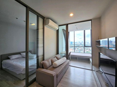 ✨ Exclusive Deal! 💼 Private Workroom • 🌇 Stunning City View • 💰 Only ฿16,000/month 🏡