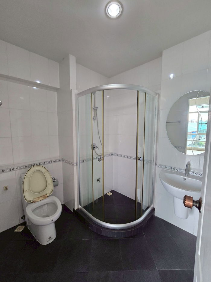 รูป ทาวน์เฮาส์ 3 ชั้นในลาดพร้าว 4 ห้องนอน 5 ห้องน้ำ จอดรถ 2 คัน – 4.5 ล้าน - รูปที่ 16/30