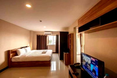 Condos for rent 700 Year Sports Arena Chiang Mai : Life Condo for Rent!  Near Merchok plaza ,Near Goverment office Chiangmai ,near Nis School.