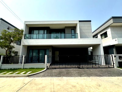 Houses for rent Bang Pu Industrial Estate : Single house for rent, Centro Bangna, 280 sq m, 70 sq wa, 4 bedrooms, 5 bathrooms, near Mega Bangna