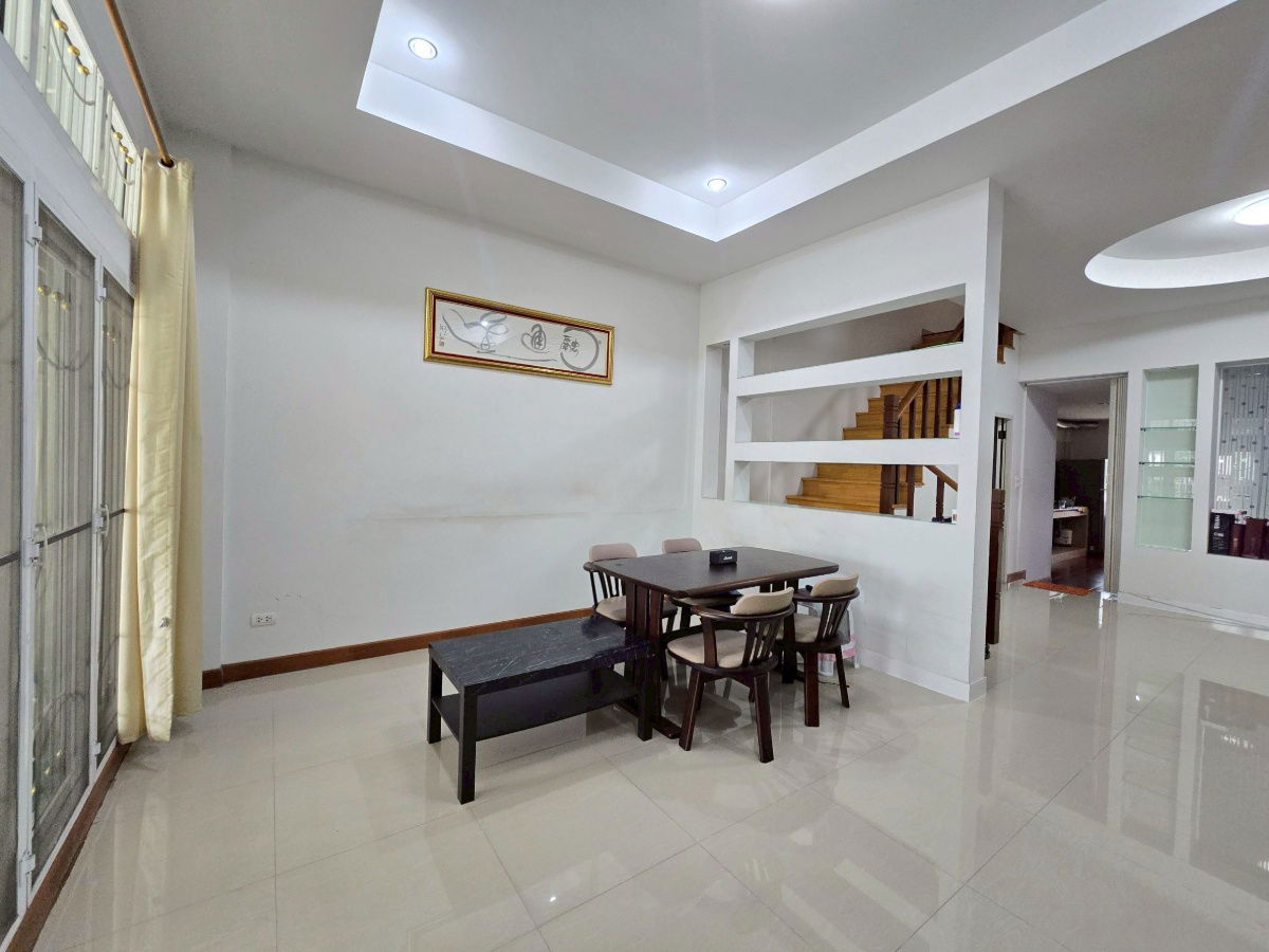 รูป ทาวน์เฮาส์ 3 ชั้นในลาดพร้าว 4 ห้องนอน 5 ห้องน้ำ จอดรถ 2 คัน – 4.5 ล้าน - รูปที่ 6/30