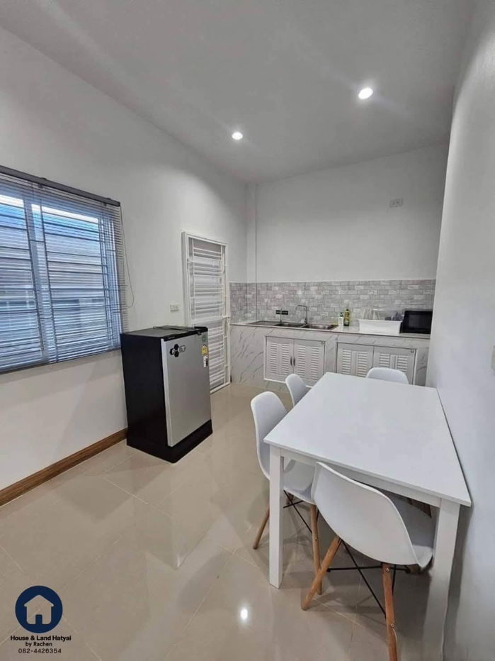 picture For rent: 2-storey townhouse, good location in the center of Hat Yai, 3 bedrooms, rent 15,000 baht/month - 8/12