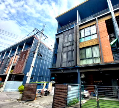 Townhouses for rent Panyapiwat Institute of Management : Chaengwattana 31-37 MRT MuangThongThani 300m. Townhome for rent Very cheap, once every 3 years.