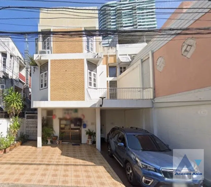 picture 🔼🔽 AccomA 📩 4 BR House in Khlong Tan Nuea (40098) - 1/1
