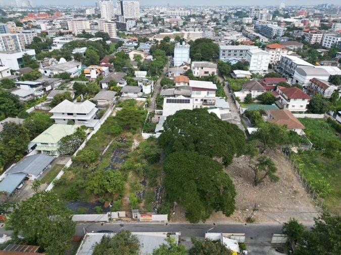 Land for sale, 646 sq wah, Phra Khanong