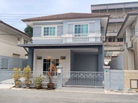 บ้านแฝด รามคำแหง ร่มเกล้า สภาพดี หมู่บ้านนลิลวิลล์ เคหะร่มเกล้า นัดชมบ้านได้ทุกวัน 085-318-6868