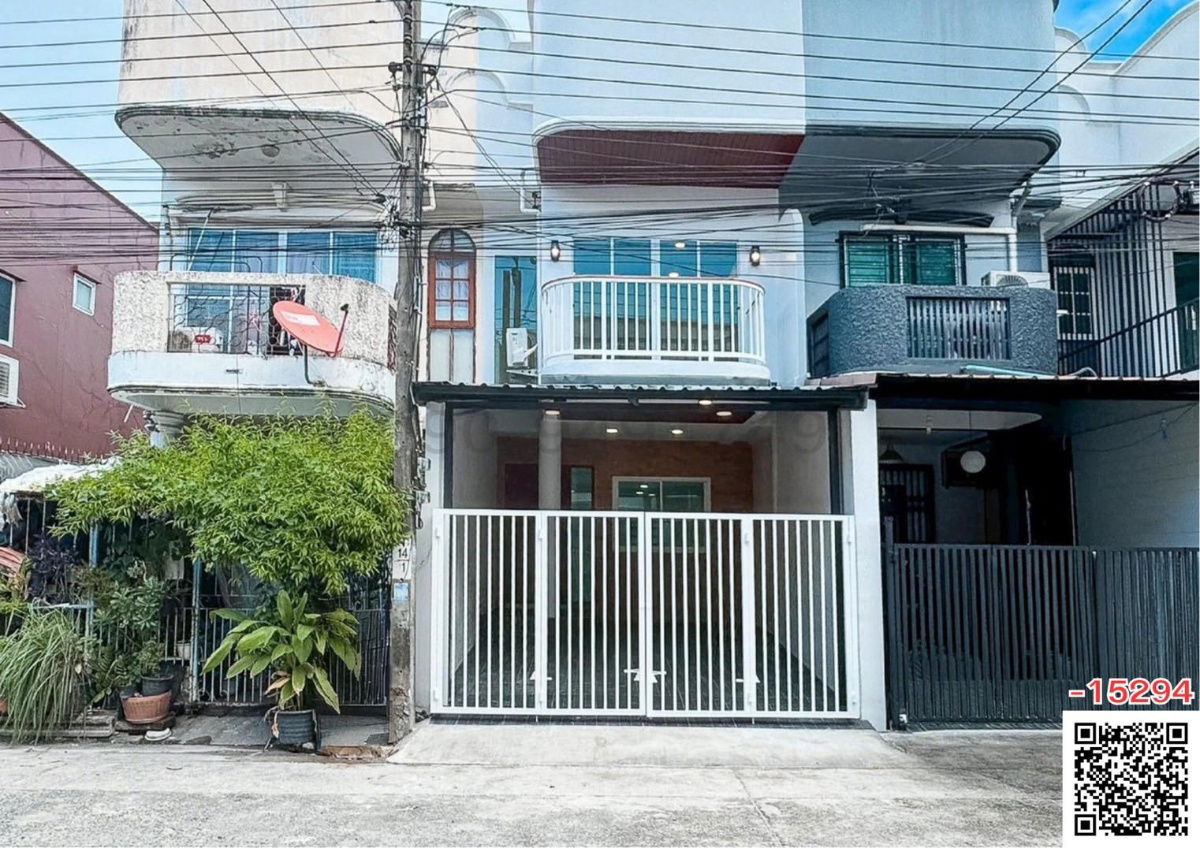 picture Townhome for sale, 84 Mansion, near MRT Lat Phrao 71, only 900 meters. - 1/16