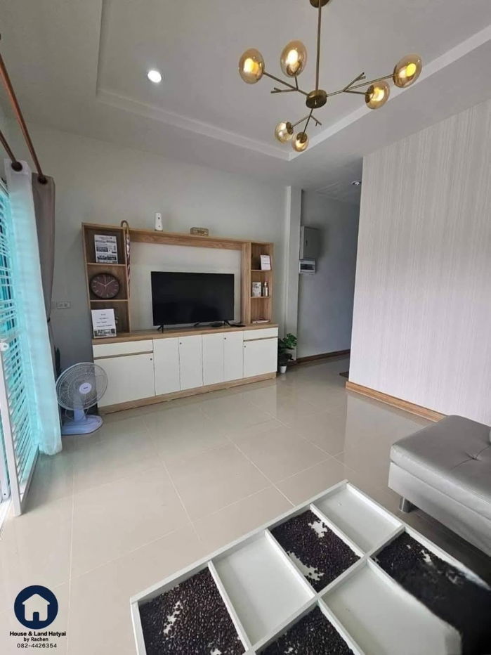 picture For rent: 2-storey townhouse, good location in the center of Hat Yai, 3 bedrooms, rent 15,000 baht/month - 11/12