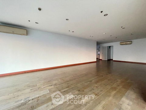 3-BR Condo at The Master Centrium Asoke-Sukhumvit near MRT Sukhumvit (ID 2003330)