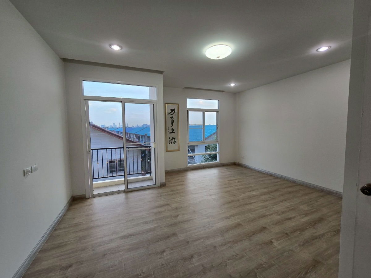 รูป ทาวน์เฮาส์ 3 ชั้นในลาดพร้าว 4 ห้องนอน 5 ห้องน้ำ จอดรถ 2 คัน – 4.5 ล้าน - รูปที่ 22/30