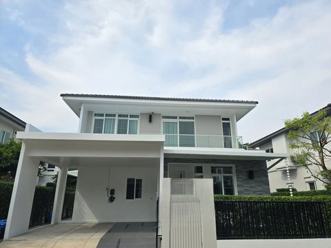 Detached house Mantana 2 Bangna Km.7 fully furnishes for rent ( SPSEVE1428 )