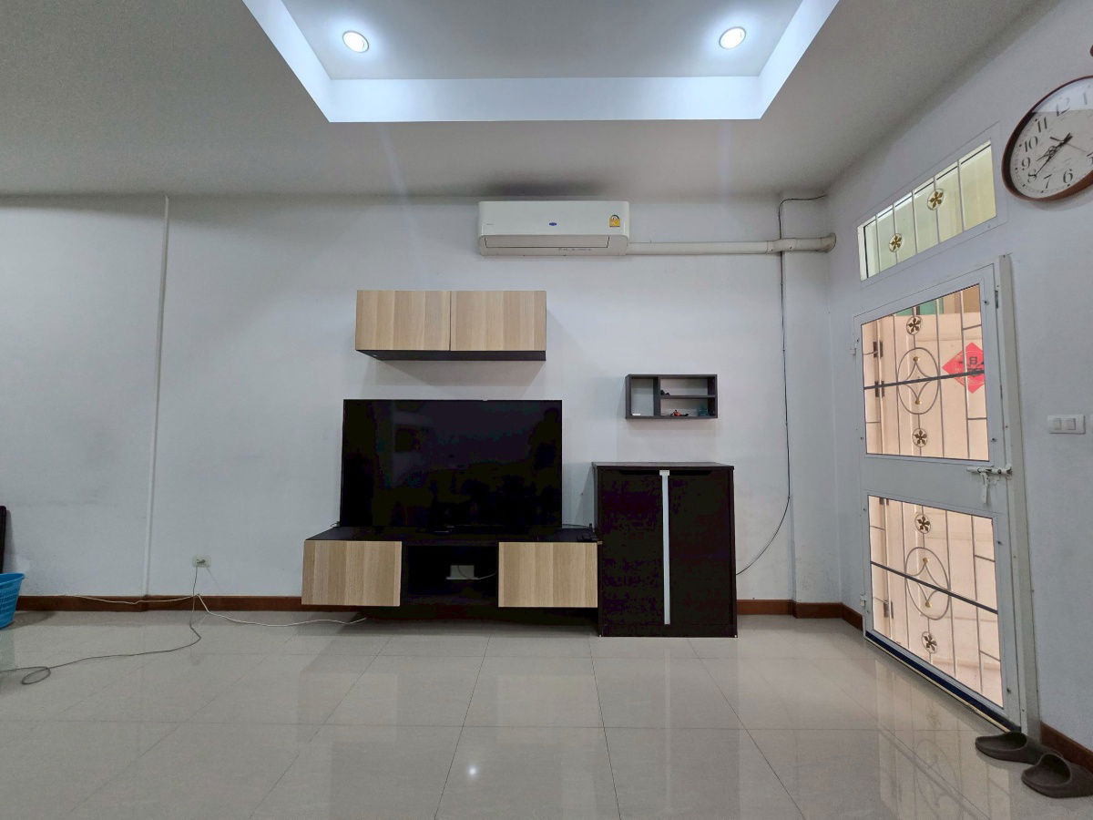 รูป ทาวน์เฮาส์ 3 ชั้นในลาดพร้าว 4 ห้องนอน 5 ห้องน้ำ จอดรถ 2 คัน – 4.5 ล้าน - รูปที่ 4/30