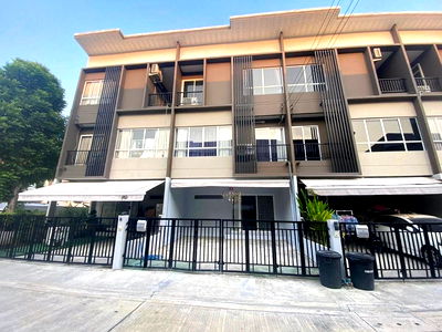 เช่าทาวน์โฮม บางบัวทอง นนทบุรี : 🏡✨ #ให้เช่าทาวน์โฮม 3 ชั้น สวยพร้อมอยู่   📍 โครงการ **สัมมากร อเวนิว ชัยพฤกษ์–วงแหวน**  💰 ค่าเช่า **15,000 บาท/เดือน** 