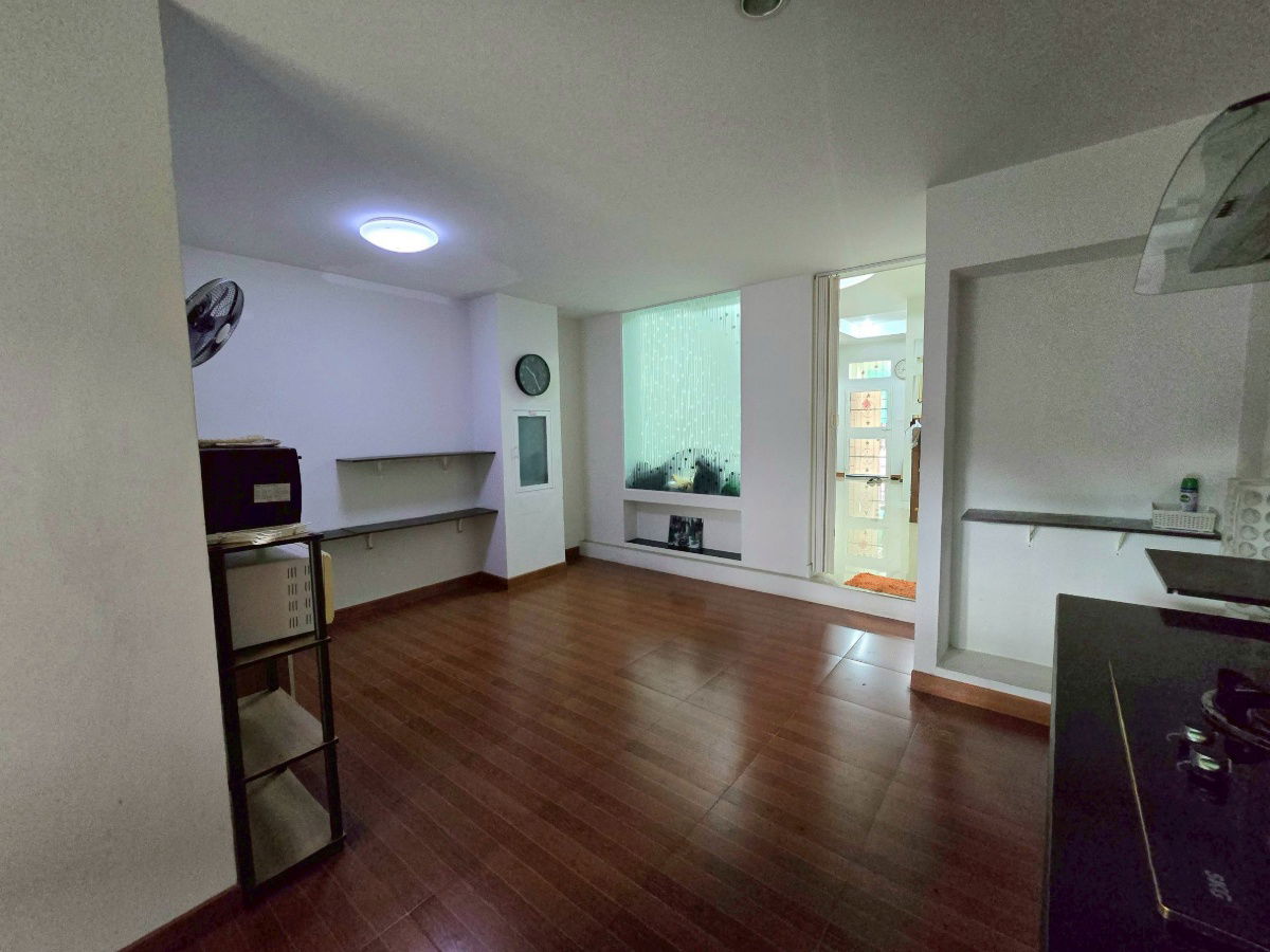 รูป ทาวน์เฮาส์ 3 ชั้นในลาดพร้าว 4 ห้องนอน 5 ห้องน้ำ จอดรถ 2 คัน – 4.5 ล้าน - รูปที่ 11/30