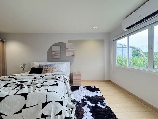 picture FOR RENT DETACHED HOUSE RAMA 9 - SUTTHISAN / 5 bedrooms 4 bathrooms / 90 Sqw. 500 Sqm. **165,000** POOL VILLA CLOSE TO MRT SUTTHISAN - 10/14