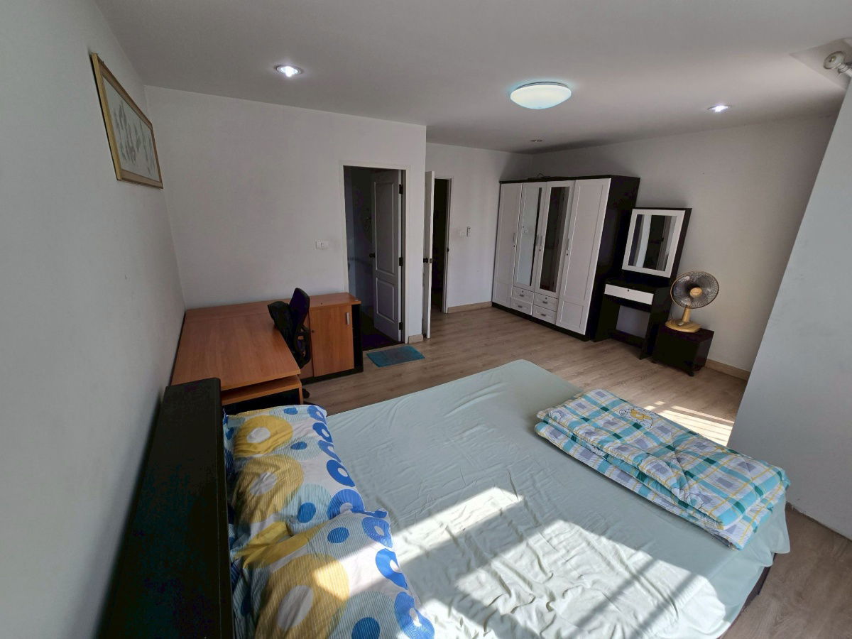 รูป ทาวน์เฮาส์ 3 ชั้นในลาดพร้าว 4 ห้องนอน 5 ห้องน้ำ จอดรถ 2 คัน – 4.5 ล้าน - รูปที่ 15/30