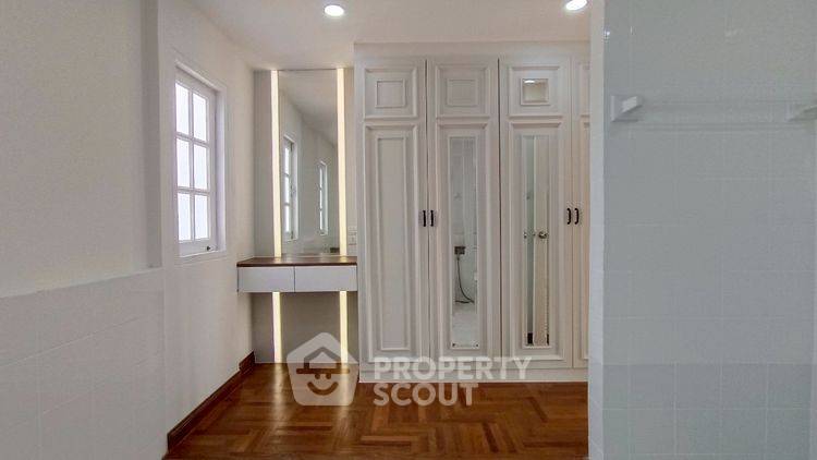 picture 3-BR House in Saen Saep (ID 2426321) - 9/15