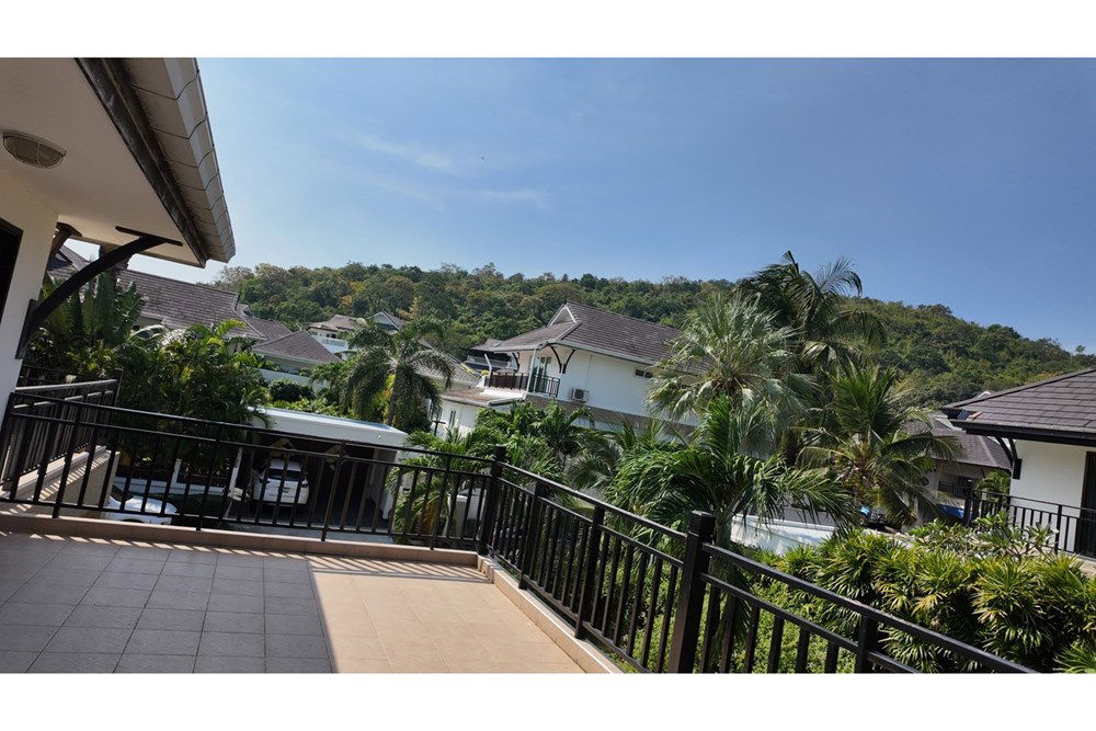 picture [920011003-100] Charming 3-BR Home with Pool in Hua Hin for Sale! - 40/119