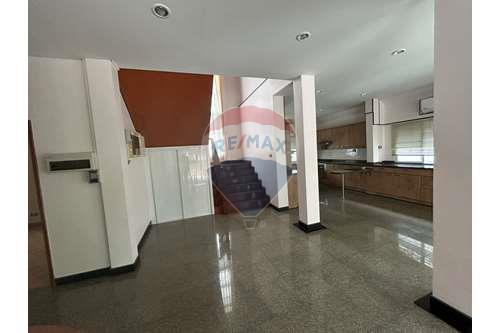 รูป [920081021-55] OakMeadow,BCIS,HeadStart,Naiharn Beach,Great Location - รูปที่ 12/28