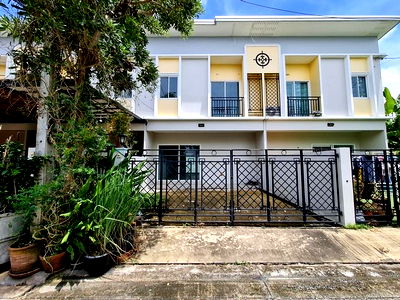 Townhouses for sale Panya Indra : FOR SALE  TOWNHOUSE PROPERTY  2500000 BAHT.