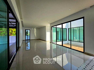 Houses for sale Chonburi : 3-BR House in Phlu Ta Luang (ID 2426948)