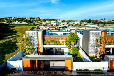 Houses for sale Bang Lamung Chonburi : [920311006-327] The Prestige Pattaya project, luxury pool villas, ready to move in