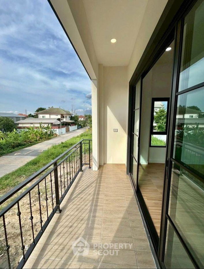 picture 4-BR House in Sala Thammasop (ID 2426370) - 8/17