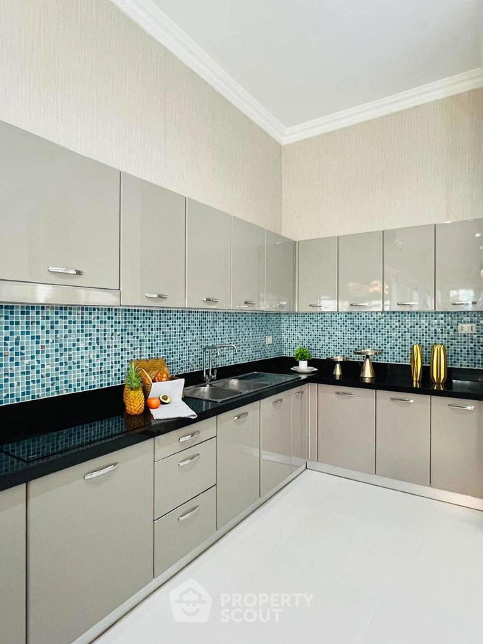 picture 4-BR Villa close to Pattaya (ID 2429221) - 5/9