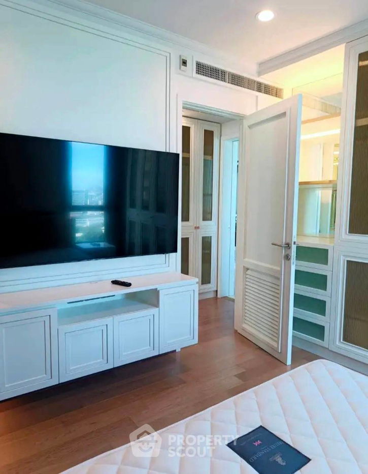 picture 3-BR Condo at Supalai Oriental Sukhumvit 39 near MRT Phetchaburi (ID 1440242) - 10/19