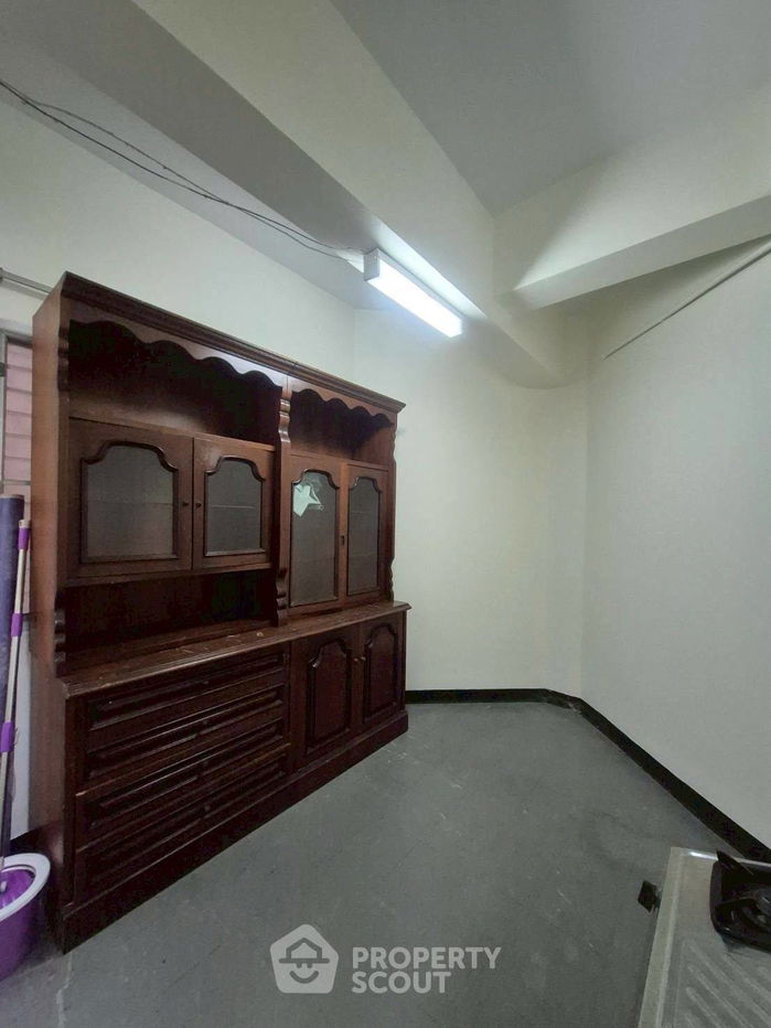 picture 3-BR Condo at Grand Ville House 1(Sukhumvit 24) Condominium near BTS Phrom Phong (ID 2324566) - 17/25