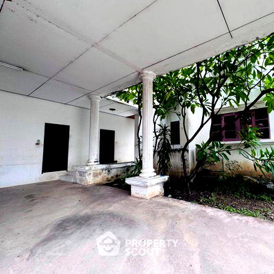 Houses for sale Soi Sukhumvit 101 : 5-BR House in Bang Chak (ID 2426259)