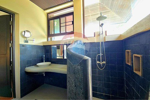 รูป [920121018-311] วิลล่าสระว่ายน้ำ 3 ห้องนอนพร้อมสวนขนาดใหญ่และวิวทะเล ใกล้ ร.ร.นานาชาติ - รูปที่ 45/80