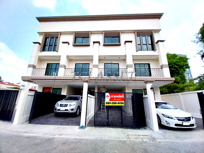 ทาวน์โฮม BTS บางนา : บ้านใหม่มือ 1 ทาวน์โฮม 3 ชั้น โซนบางนา - ลาซาล - แบริ่ง