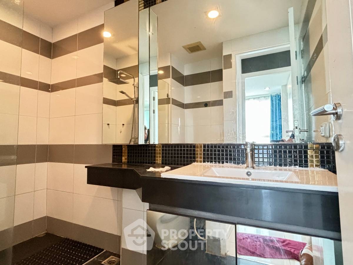 picture 1-BR Condo at The Vision Pattaya close to Phratamnak (ID 2427914) - 11/15