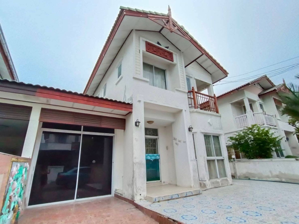 picture House for sale: 2-storey home in Fapirom Prukwaree Village (Phase 7), Lam Luk Ka, on a 42 sq. wah plot. Great price! - 2/3