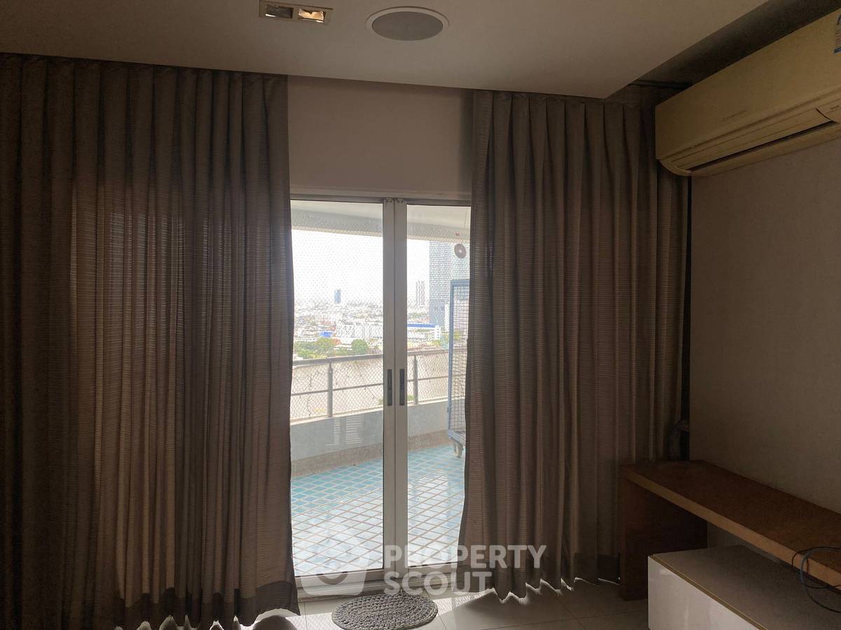 picture 4-BR Condo at Saichol Mansion near BTS Saphan Taksin (ID 1750750) - 6/39