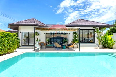 Houses for sale Bang Lamung Chonburi : [920611001-379] Modern Luxury Villa near International Schools!