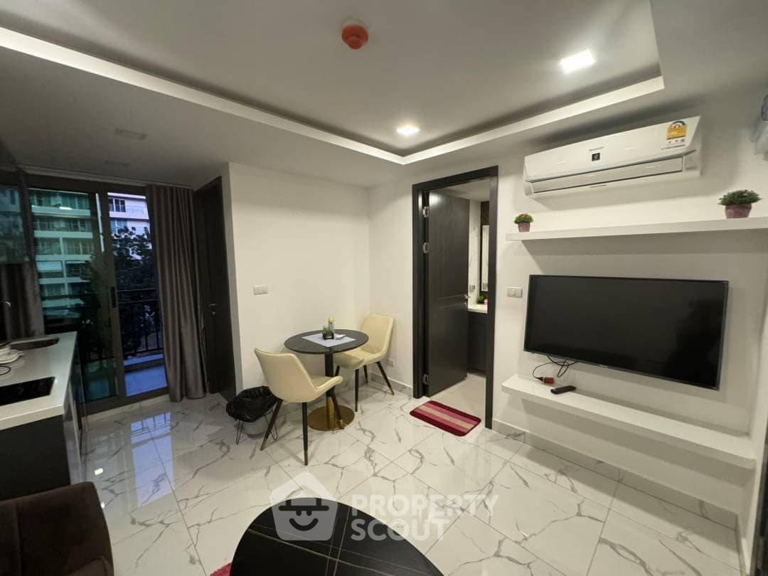 รูป คอนโด 1-ห้องนอน ที่ อาคาเดีย เซ็นเตอร์ สูท ใกล้ ถนนพระตำหนัก พัทยา (ID 1889745) - รูปที่ 2/12