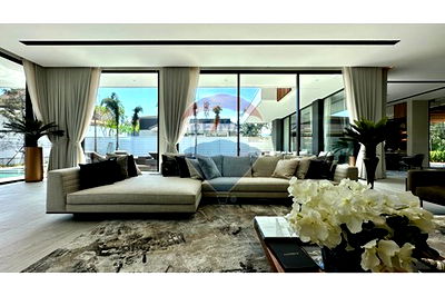 Houses for sale Phuket : [920081021-125] Bangtao Beach Luxury Villas,Spacious, Private & Investment Ready