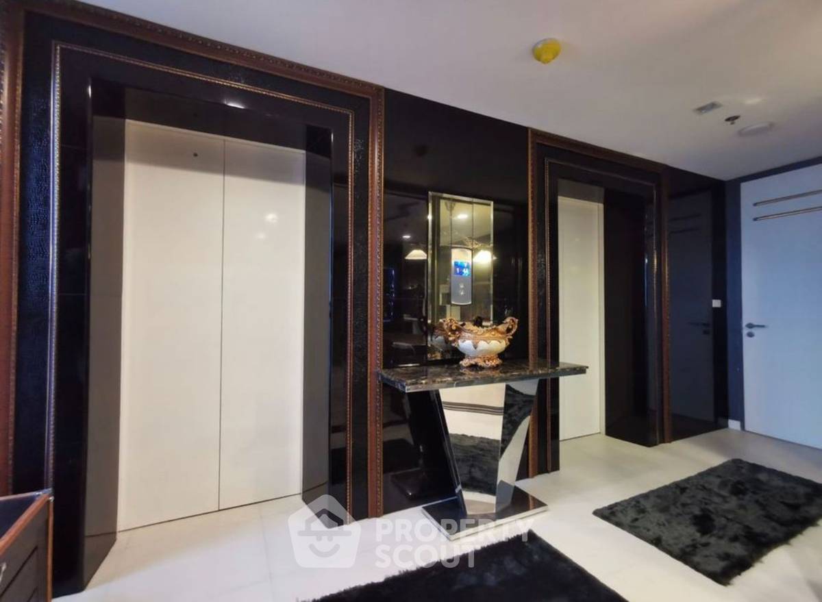 picture 2-BR Condo at Star View close to Phra Ram 3 (ID 513490) - 4/10