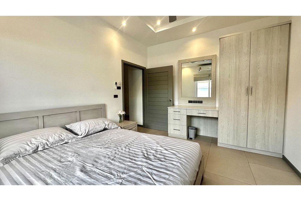 รูป [920011003-106] ขายบ้านหัวหินหรู 3 ห้องนอนพร้อมสระว่ายน้ำ - รูปที่ 12/35