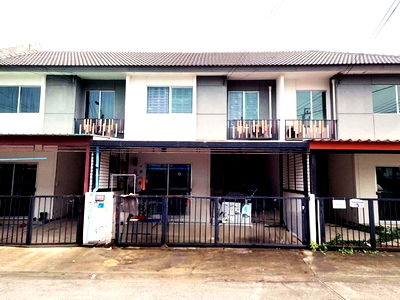 Townhouses for sale Nong Chok : FOR SALE  TOWNHOUSE PROPERTY  1800000 BAHT.