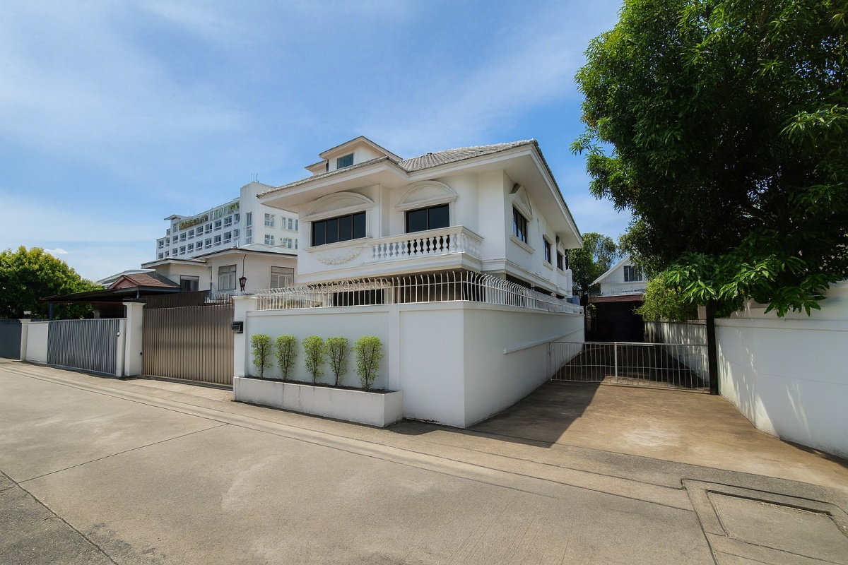 For Rent – 2-Storey Single House / Home Office in Huai Khwang