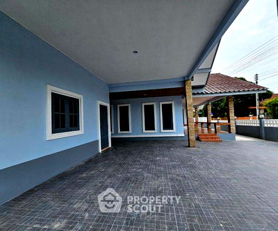 Houses for sale Pran Buri Prachaubkirikhan : 3-BR House in Pak Nam Pran (ID 2428786)