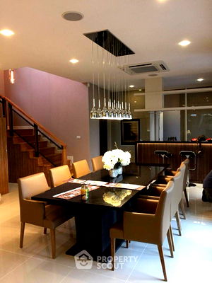 บ้านเดี่ยว เขตสวนหลวง : บ้าน 6-ห้องนอน ใน สวนหลวง (ID 2426398)